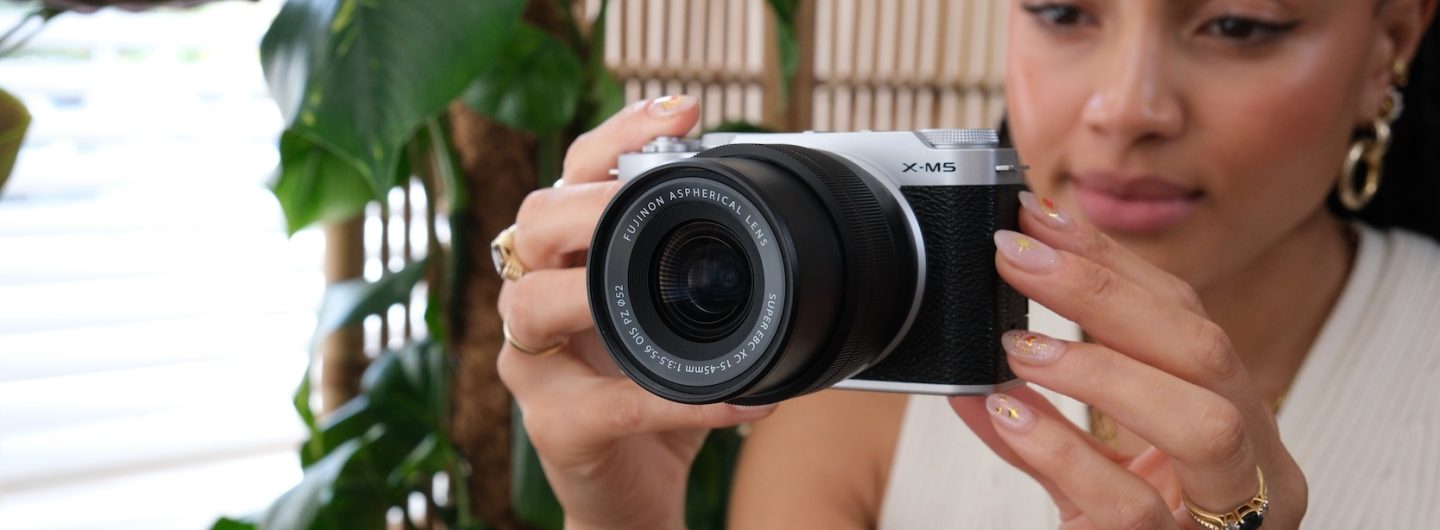 Die Fujifilm X-M5 ist die leichteste Kamera der X Serie. (c) FUJIFILM