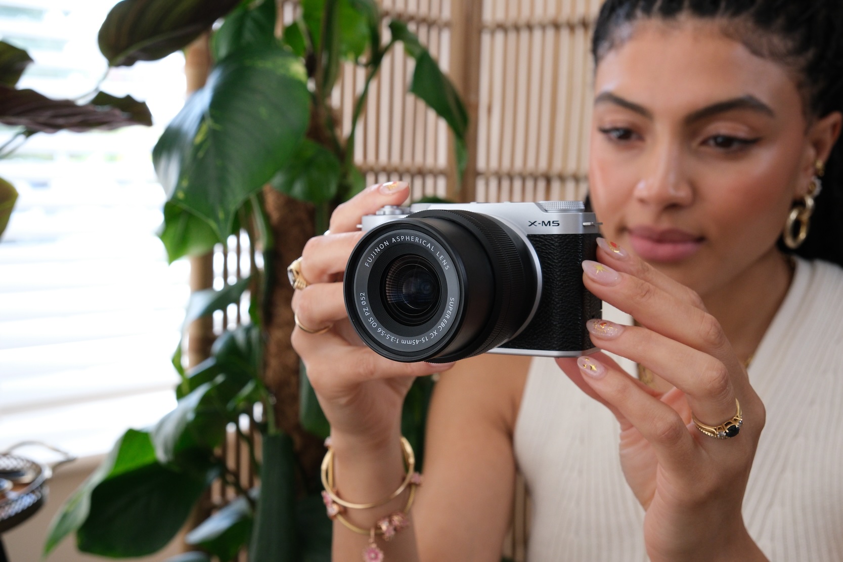 Die Fujifilm X-M5 ist die leichteste Kamera der X Serie. (c) FUJIFILM